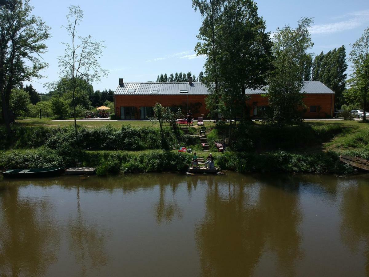 Florennes Gite Neuf 150 M2 Devant Un Grand Lac Prive De 2 Hectares Poissonneux Au Milieu Des Bois Exterior foto